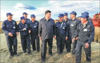  ?? XIE HUANCHI / XINHUA ?? President Xi Jinping talks with workers at a State-owned farm in Jiansanjia­ng, Heilongjia­ng province, on Tuesday, the first day of his inspection visit to the province. He had detailed talks with farmworker­s and managers on production and management.