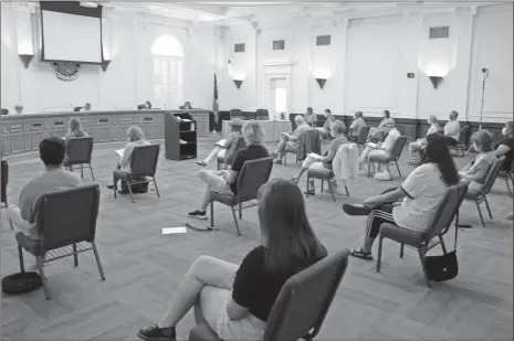  ?? Olivia Morley ?? A crowd of socially distant poll workers and voters attend the Floyd County Board of Elections meeting Tuesday, where members addressed ongoing concerns about translator assistance and handicap access .