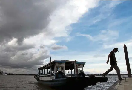  ??  ?? Due to the turbulent weather, ferries and boats do not bring tourists to the islands during the monsoon season.