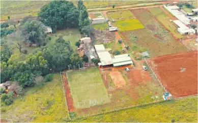  ?? ?? Vista aérea de la caballeriz­a stud Maihara, donde Aguacate mantenía sus siete caballos de raza. El establecim­iento y los costosos animales fueron incautados ayer por la Senabico en la colonia Ybypé de Pedro Juan Caballero.