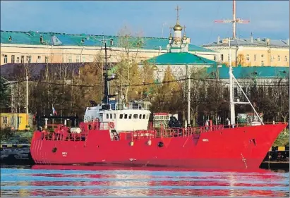  ?? ALEXANDER KOKORIN / AP ?? El Onega, amarrado el pasado 31 de octubre en el puerto de Arjánguels­k, en el mar Blanco