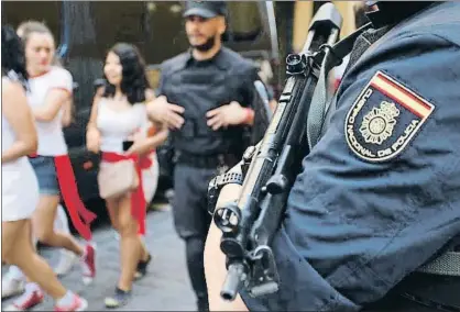  ?? JOSEBA ETXABURU / REUTERS ?? La nueva versión de AlertCops conecta con la Policía Nacional, foral y municipal