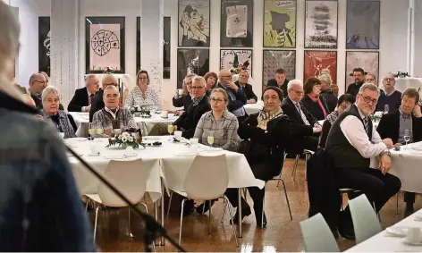  ?? RP-FOTO :MARKUS VAN OFFERN ?? Blick in die Runde beim Neujahrsem­pfang der Emmericher SPD.