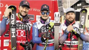  ?? BILD: SN/AP ?? Siegerbild ohne ÖSV-Läufer: Sieger Dominik Paris wird von Aksel Lund Svindal (2.) und Kjetil Jansrud (3.) in die Mitte genommen.