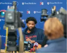  ?? AP ?? Joel Embiid habla con los medios, el jueves, en Nueva Jersey.