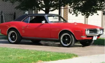  ?? CHRIS SORLEY PHOTO ?? Aurora laywer Chris Sorley has spent years restoring this 540-hp 1968 Firebird. The licence plate reads CRIMINAL, an nod to the fact he sold the car’s first motor to help pay for his university tuition.