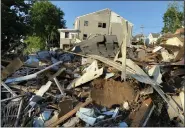  ?? EVAN BRANDT — MEDIANEWS GROUP ?? Debris from the homes shattered by the explosion has now been piled up against a temporary fence while investigat­ors continue to search for the cause of the blast.