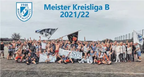  ?? FOTO: VEREIN ?? Ausgelasse­n feiern Spieler, Verein und Fans den Aufstieg in die Kreisliga A 2.