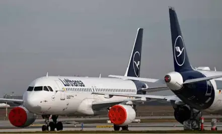  ?? AFP/VNA Photo ?? Lufthansa aircrafts at Berlin Brandenbur­g Airport.