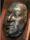  ??  ?? DEATH MASK Napoleon Abueva’s image of fallen opposition leader Benigno “Ninoy” Aquino Jr.