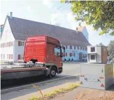  ?? FOTO: HEYER ?? Gegenüber dem Gasthaus Adler steht das mobile Messgerät.