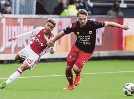  ?? EPA PIC ?? Justin Kluivert (left) of Ajax Amsterdam tries to get past Milan Massop of Excelsior Rotterdam on Sunday.