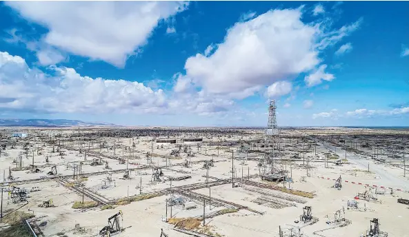  ?? COURTESY OF AERA ENERGY ?? The Belridge oilfield in California will now use an 850-megawatt solar thermal array to evaporate water that’s pumped into the ground to liberate oil.