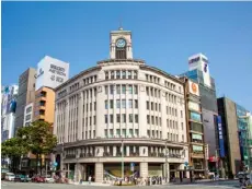  ??  ?? (บน) Wako Department Store แลนดม์ ารค์ สำคญั ของยา่ นชอ็ ปปงิ้ ‘กนิ ซา่ ’ (ลา่ ง) Grand Seiko Boutique บตู กิ แหง่ แรกในญปี่ นุ่