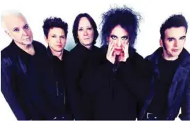  ??  ?? GRUPO. La banda británica The Cure dio su salto a la fama mundial en la década de 1980.