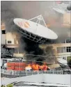  ??  ?? Blanco. Las oficinas de Teleamazon­as, en Quito, fueron incendiada­s.
