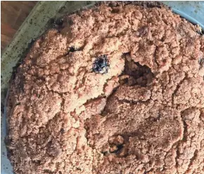  ?? ANNA THOMAS BATES ?? Cooking concentrat­es the blueberry flavor in this coffee cake.