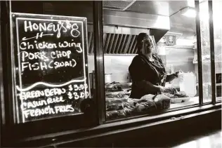  ?? Marvin Pfeiffer / Staff photograph­er ?? La Rita “Honey” Brown prepares a plate in the food truck kitchen at Honey’s Place on the deep East Side at 7119 Joe Louis Drive on Saturday.