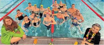  ?? FOTO: TSV 1850 LINDAU ?? Bei aller Anstrengun­g hatten die „Schwimmver­rückten“beim Swimathon in der Therme viel Spaß.