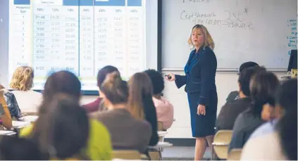  ?? | CHANDLER WEST/FOR SUN-TIMES MEDIA ?? Dr. Elizabeth Calhoun, Illinois Assister Training Program director, gives a lecture Friday to a group participat­ing in a course on the Affordable Care Act. The Better Business Bureau is warning of scammers posing as ACA officials.