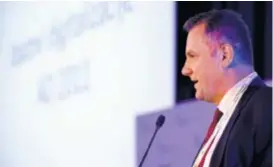  ??  ?? Franjo Bušić, predsjedni­k Uprave tvrtke Pomotac govori o rješenjima tvrtke DignetSoft­ware