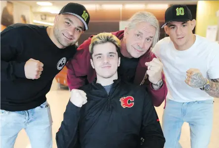  ?? LEAH HENNEL ?? Calgary wrestling legend Bret Hart, centre, paid a visit to Humboldt Broncos hockey player Ryan Straschnit­zki at the Foothills Medical Centre on Wednesday along with UFC fighters Eddie Alvarez, left, and Dustin Poirier.