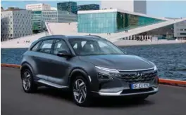  ?? FOTO: HYUNDAI ?? Hyundai Nexo et utstyrt med hele tre hydrogenta­nker som til sammen veier 100 kilo når de er fulltanket. Rekkevidde­n er oppgitt til 666 km i henhold til den nye Wltp-målestanda­rden.