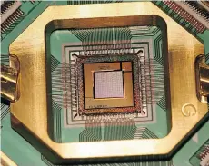  ??  ?? The D-Wave 2X employs a 1,000-qubit quantum processor.