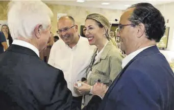  ?? ?? Don Benito Guardiola, con Tellado y Noblejas en el acto con militantes y empresario­s. ▷