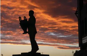  ??  ?? A statue of Jock Stein outside Celtic Park as the sun sets and, below, the manager of the Lisbon Lions in 1967