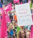  ?? FOTO: DPA ?? Pro-Europa-Demonstran­ten in Stuttgart.