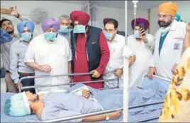  ?? SAMEER SEHGAL/HT ?? Chief minister Capt Amarinder Singh, ministers Navjot Singh Sidhu, OP Soni and others meet a victim at a hospital in Amritsar on Saturday; (right) a distraught relative of another victim at the civil hospital.