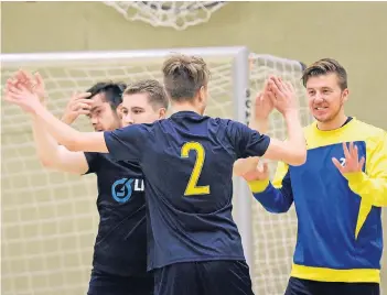  ?? RP-FOTOS (2): JANICKI ?? Die Dornaper jubelten nach dem 4:3-Sieg über den Favoriten 1. FC Wülfrath im letzten Gruppenspi­el.