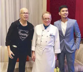  ?? Photo by PINKY ICAMEN ?? Concert director Freddie Santos, The Manila Hotel executive chef Walter Konrad and Christian Bautista.