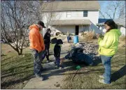  ?? NWA Democrat-Gazette/ANDY SHUPE ?? The Wrights speak to their children outside their home, which was damaged by fire on Christmas Eve.