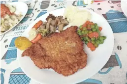  ?? PHOTOS BY DOMINIC ARMATO/THE REPUBLIC ?? Pork schnitzel with vegetables at BeCe Kitchen in Sun Lakes.