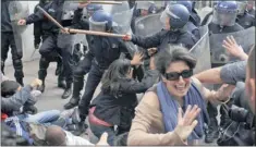  ?? PICTURE: AP ?? OPEN REVOLT: Students during clashes with police officers in Algiers on April, 12.