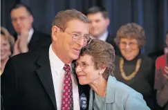  ?? ASSOCIATED PRESS FILE PHOTO ?? RIGHT: Domenici embraces his wife, Nancy, as he finishes a 2007 news conference in Albuquerqu­e announcing his retirement.
