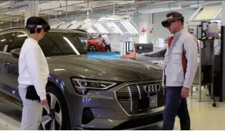  ??  ?? Bei Audi wird Viscopic Pins eingesetzt, um mithilfe der Vr-brille Hololens virtuelle Arbeitssch­ritte am Fahrzeug zu projiziere­n. Bilder: Viscopic