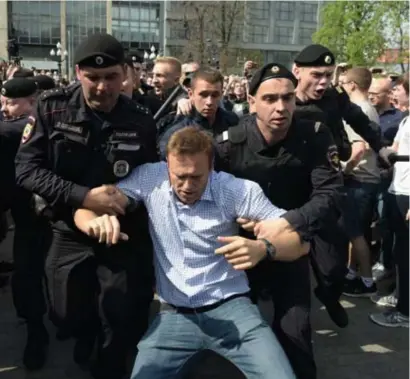  ?? FOTO PN ?? Toen oppositiel­eider Navalny arriveerde, werd hij meteen door de politie gegrepen.