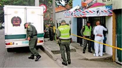  ?? FOTO CORTESÍA ?? Dentro de este establecim­iento del barrio El Volador, en el norocciden­te de Medellín, fueron asesinados tres jóvenes, el martes pasado. Los agresores escaparon en una motociclet­a.