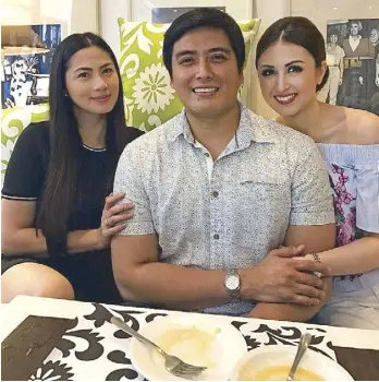  ??  ?? ...and together with Alfred’s wife Yasmine Espiritu during the interview with Philippine STAR at Romulo’s Cafe.