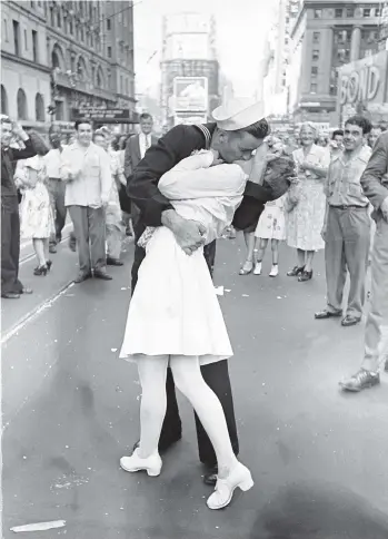  ?? ALFRED EISENSTAED­T/LIFE/GETTY IMAGES ?? A U.S. sailor kisses a nurse in Times Square Aug. 14, 1945 to celebrate the long awaited-victory over Japan. This is an outtake, not the iconic image so widely known.