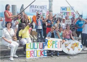  ?? FOTO: PRIVAT ?? Einige der von Exilio betreuten Flüchtling­e bei einem früheren Lindauer Stadtfest.
