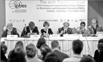  ??  ?? Watson (third right), speaks during a press conference in the framework of the 6th IPBES Biodiversi­ty Summit taking place in Medellin, Antioquia Department, Colombia. — AFP photo