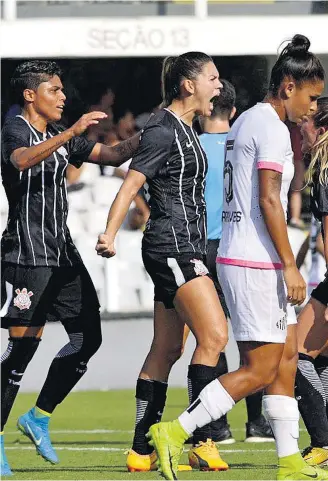  ?? TATIANA D'ANNIBALE ?? Futuro. Gabi Zanotti celebra gol do Corinthian­s contra o Santos: times terão de se enquadrar