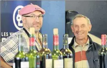  ??  ?? Frédéric Sieurac et Roger Val expliquent le terroir des vins noirs du Brulhois