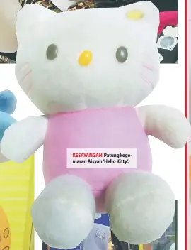  ??  ?? KESAYANGAN: Patung kegemaran Aisyah ‘Hello Kitty’.