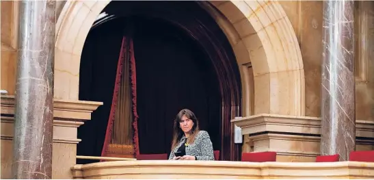  ?? EUROPA PRESS ?? Laura Borràs, observando el hemiciclo del Parlament de Cataluña