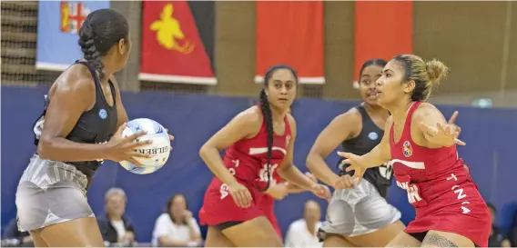  ?? Photo: Netball Fiji ?? Fiji Pearls on attack against Tonga in one of the earlier tournament­s in Australia.